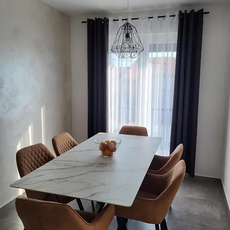Malu Apartman Apartment