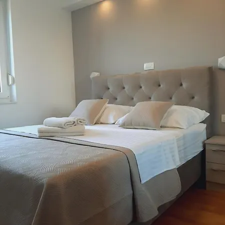 公寓 Malu Apartman *